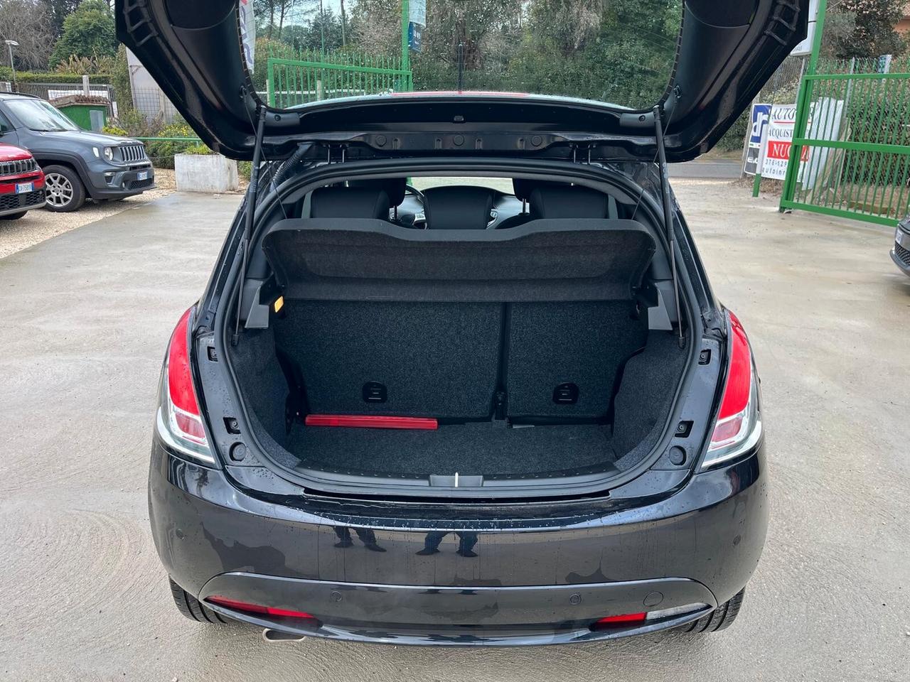 Lancia Ypsilon 1.0 FireFly 5 porte S&S Hybrid Gold