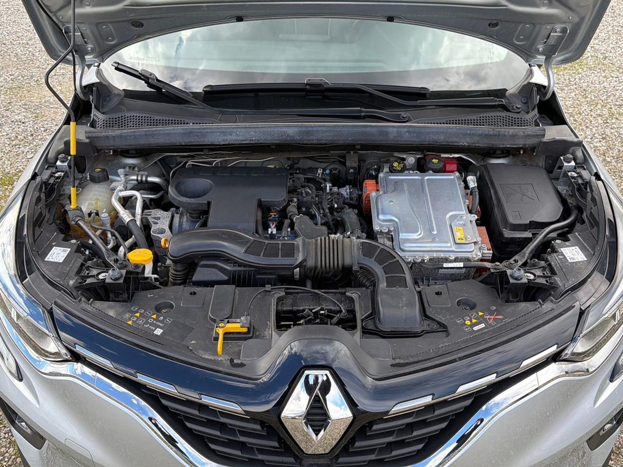 Renault Captur 1.6 e-tech hybrid intens 145cv auto