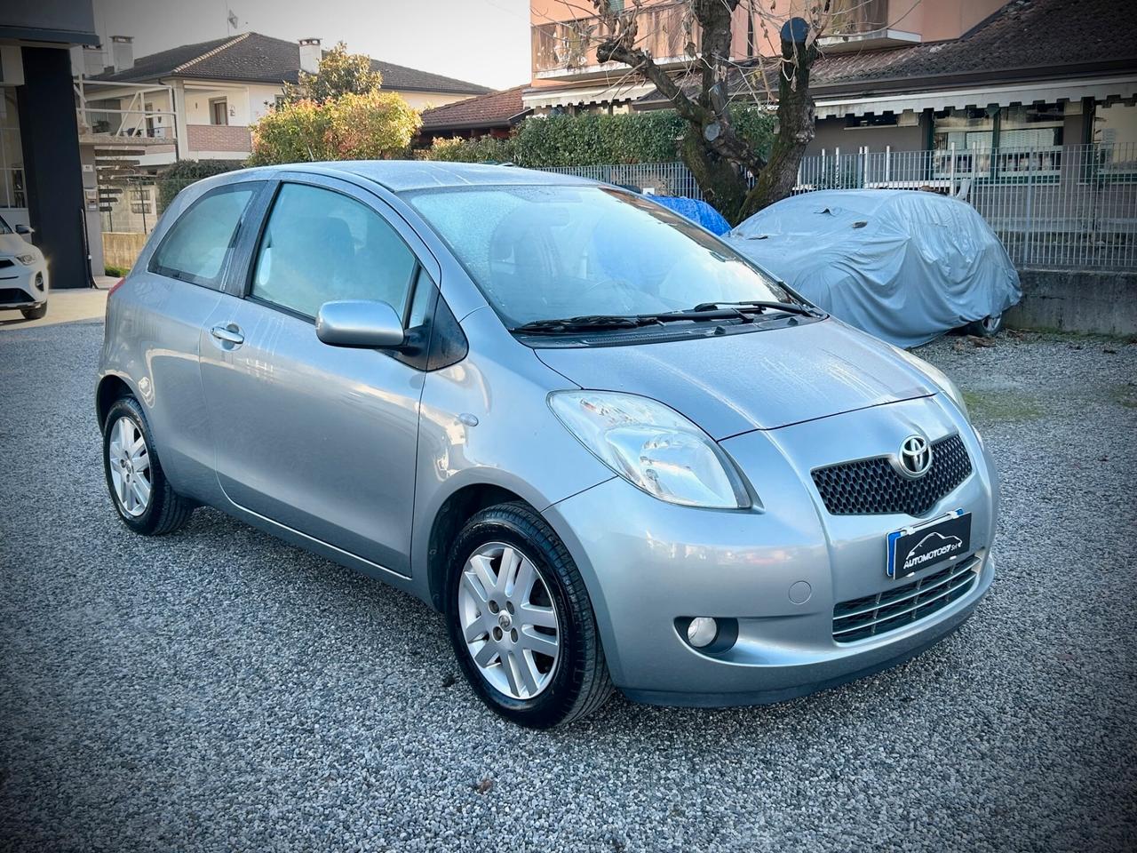 Toyota Yaris 1.3 3 porte Navi - UNIPROPRIETARIO