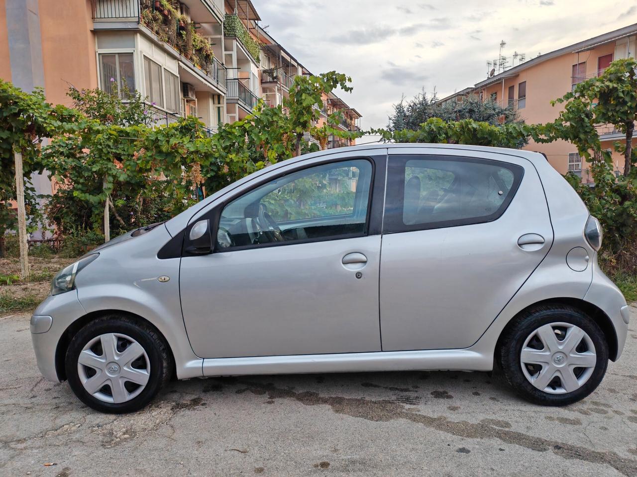 Toyota Aygo FRIZIONE FATTA OGGI UNA BAMBOLA