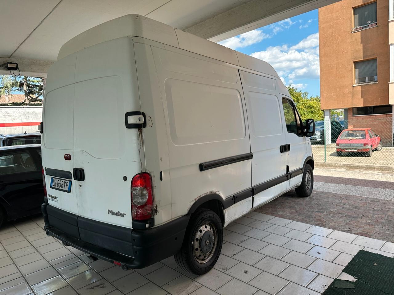 Renault Master 2.5 DCI (12 RATE)