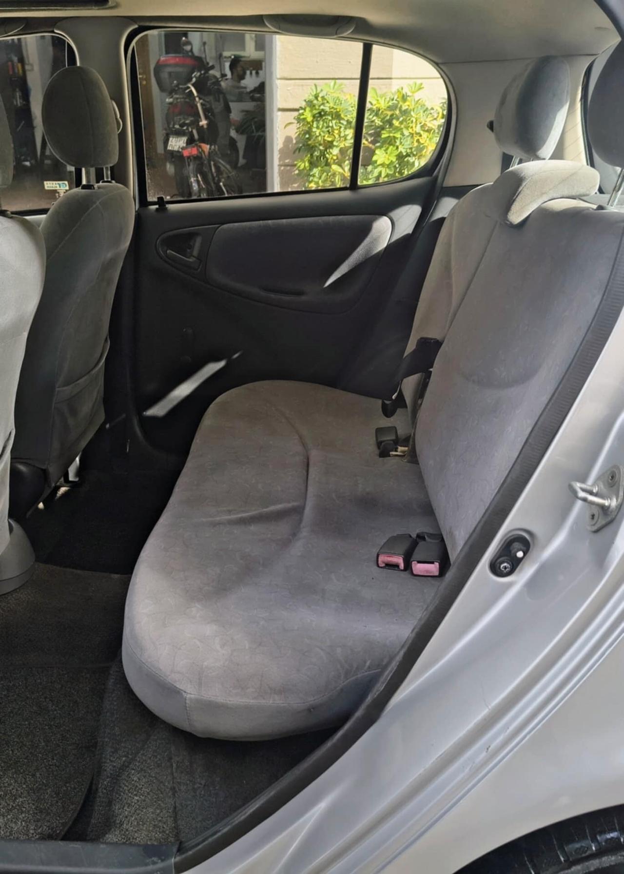 Toyota Yaris 1.0i 16V cat 5 porte