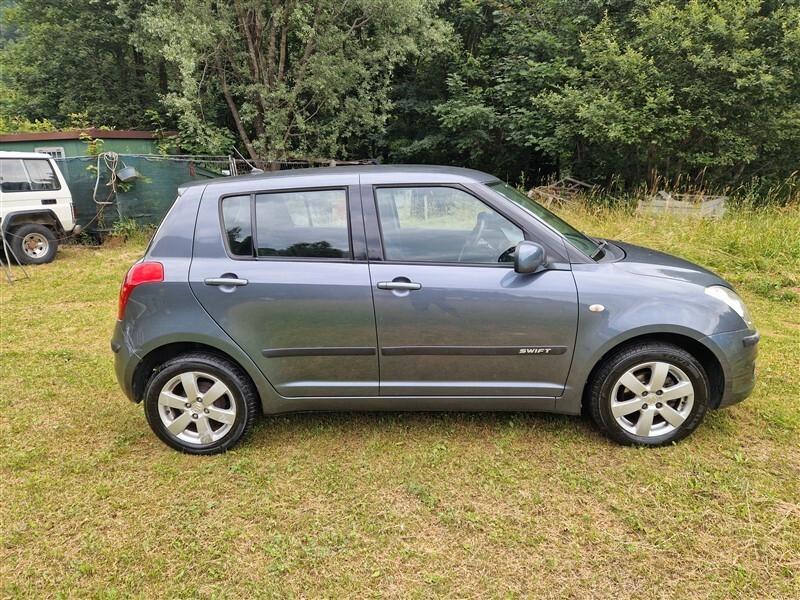 Suzuki Swift 1.3 4x4 5p. GL