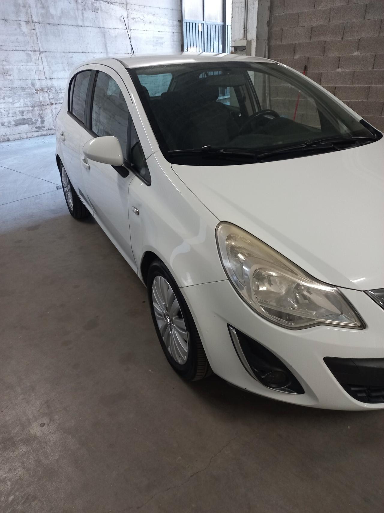 Opel Corsa 1.4 16V 5 porte Cosmo