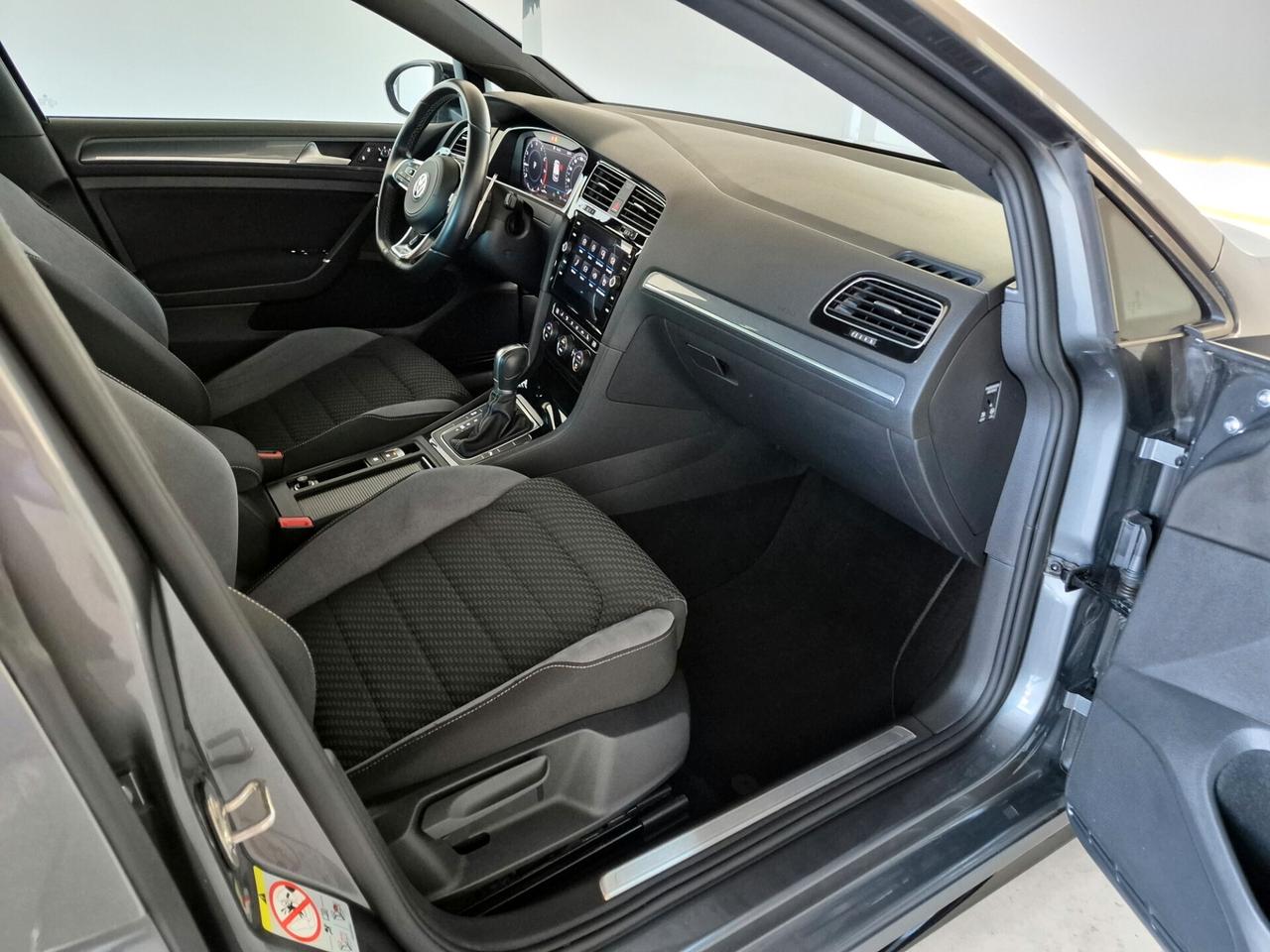 Volkswagen Golf 1.5 TFSI 150CV DSG *R-LINE* LED APPLE CARPLAY ANDROID AUTO RETROCAM. LAVAFARI VETRI PRIVACY
