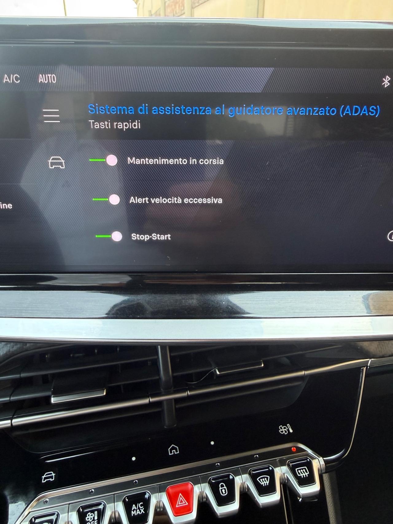 Peugeot 2008 Hybrid 145 e-DCS6 Allure …2025