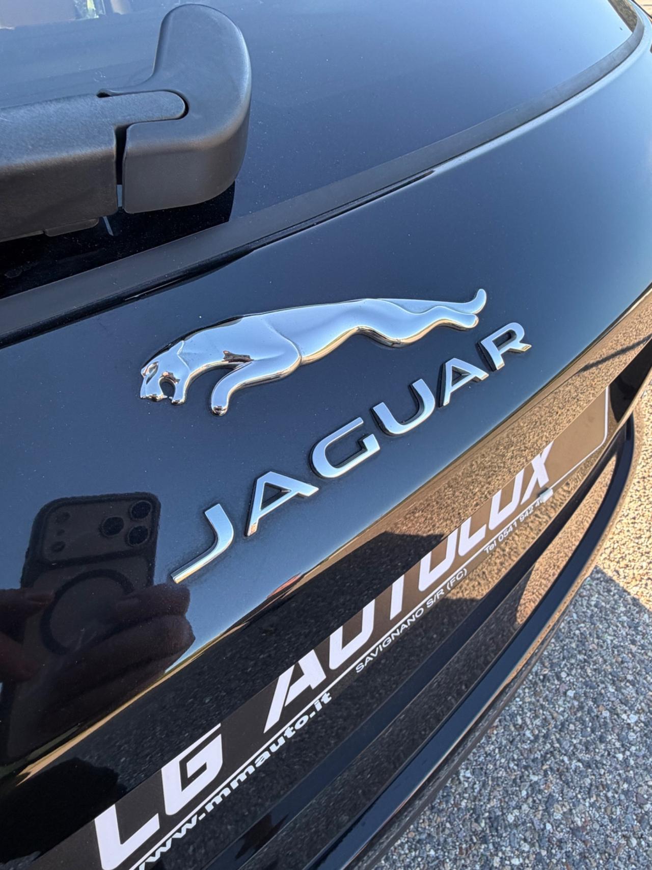 Jaguar F-Pace 2.0 D 180 CV AWD aut. Chequered Flag