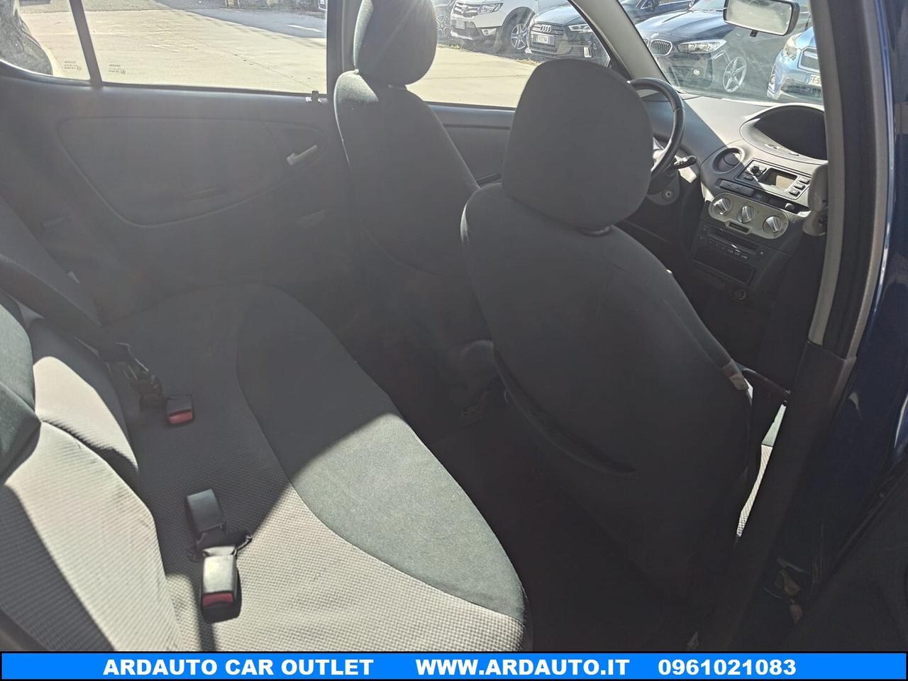 Toyota Yaris 1.0 Sol