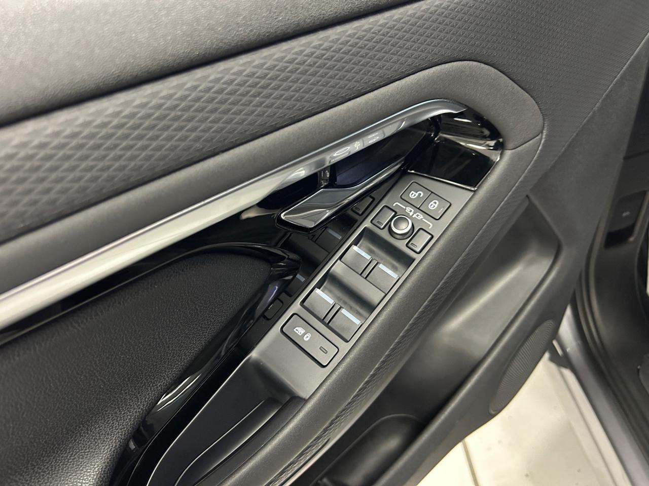 Land Rover Range Evoque 2.0D I4 180 CV AWD Auto R-Dynamic SE