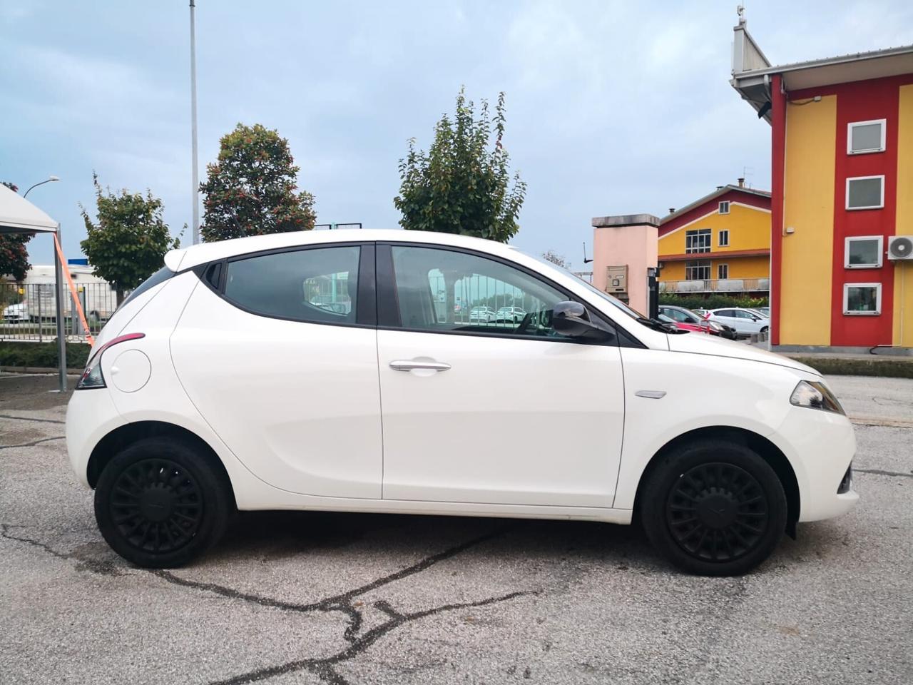 Lancia Ypsilon 1.0 Hybrid *** OK NEOPATENTATI ***