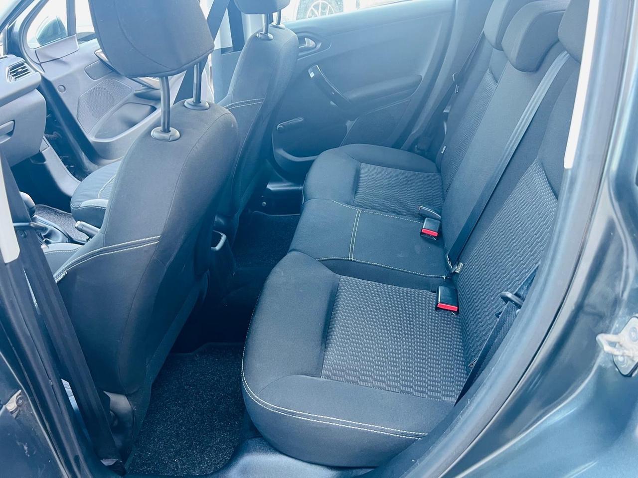 Peugeot 208 PureTech 82 5 porte Allure