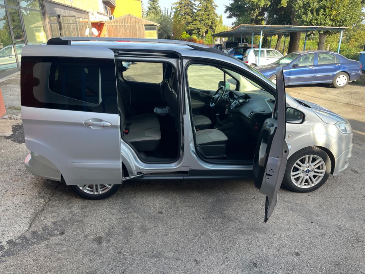 Ford Tourneo Courier 1.5 TDCI 75 CV Titanium