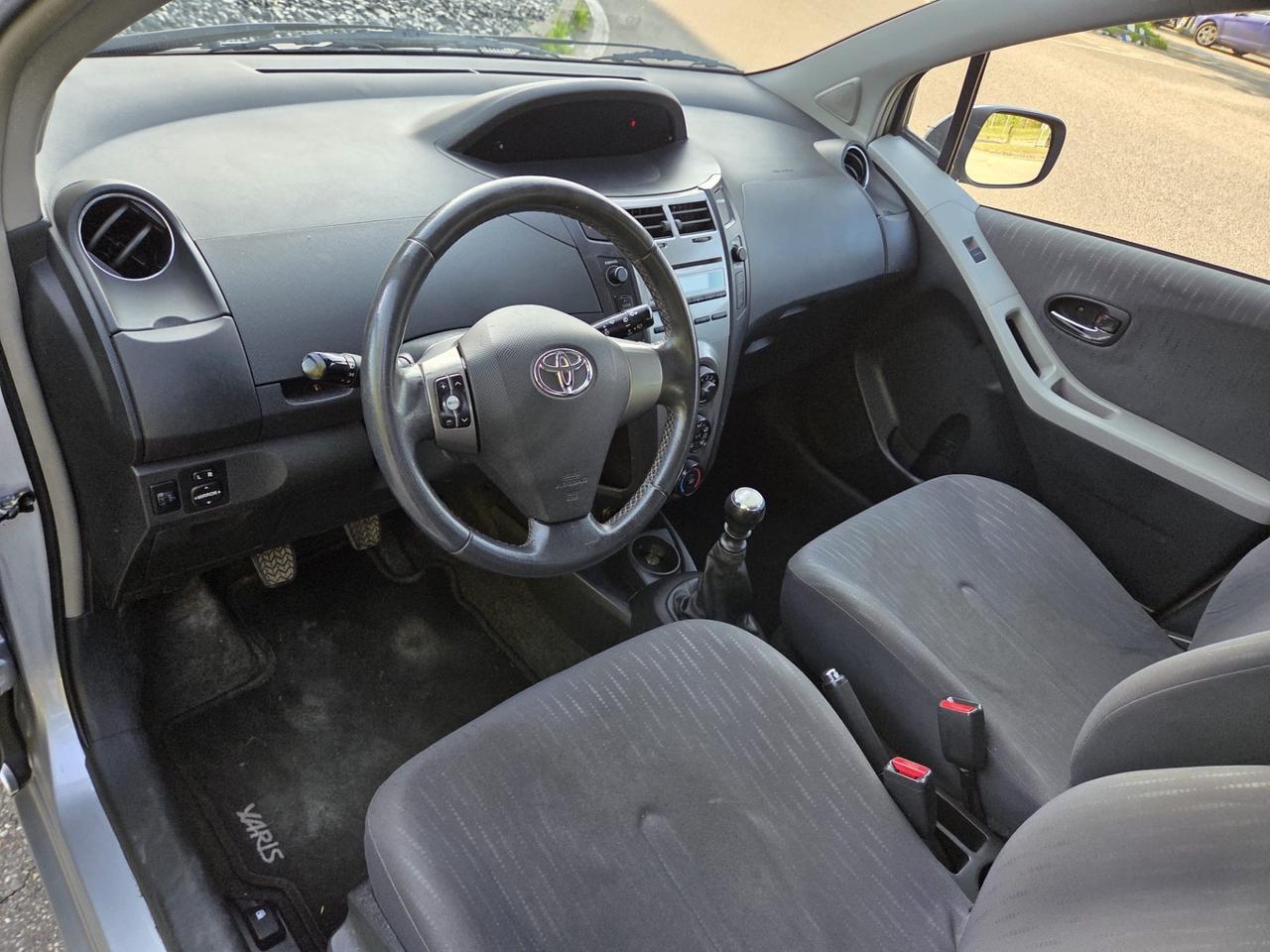 Toyota Yaris 1.3 5 porte Sol*Neo patentati *