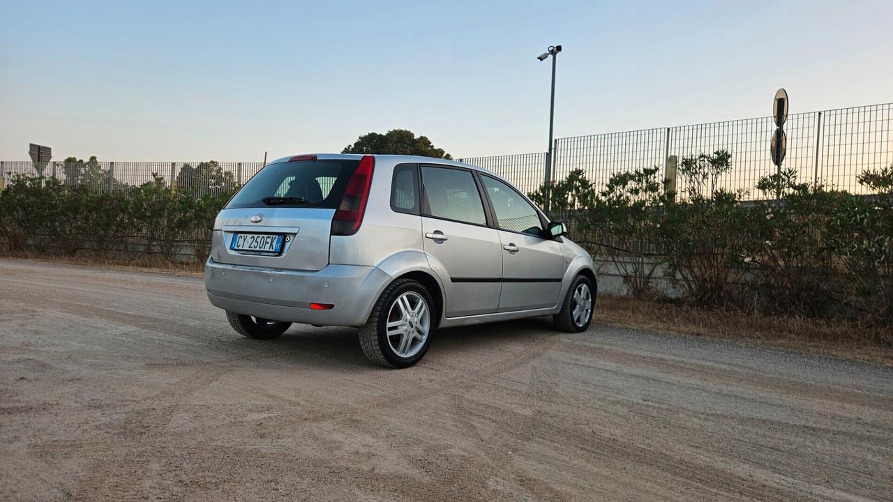 Ford Fiesta 1.2 16V 5P Ghia