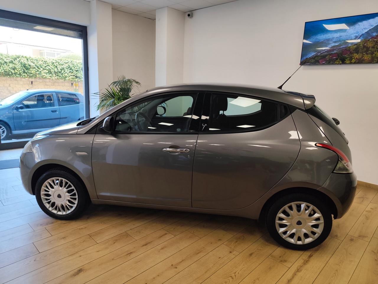 Lancia Ypsilon 1.2 69 CV 5 porte Silver