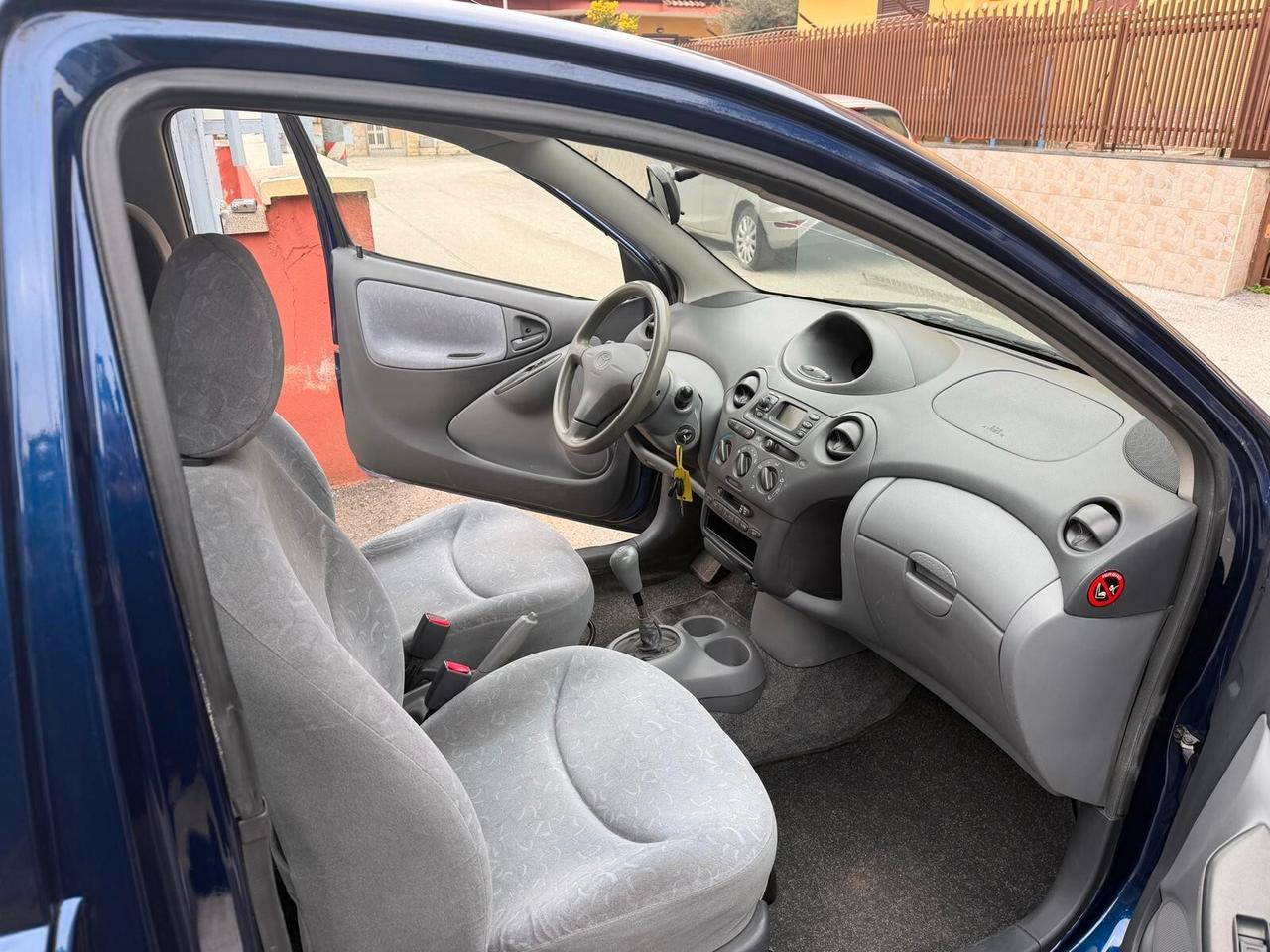 Toyota Yaris 1.0i 16V cat 3 porte Sol