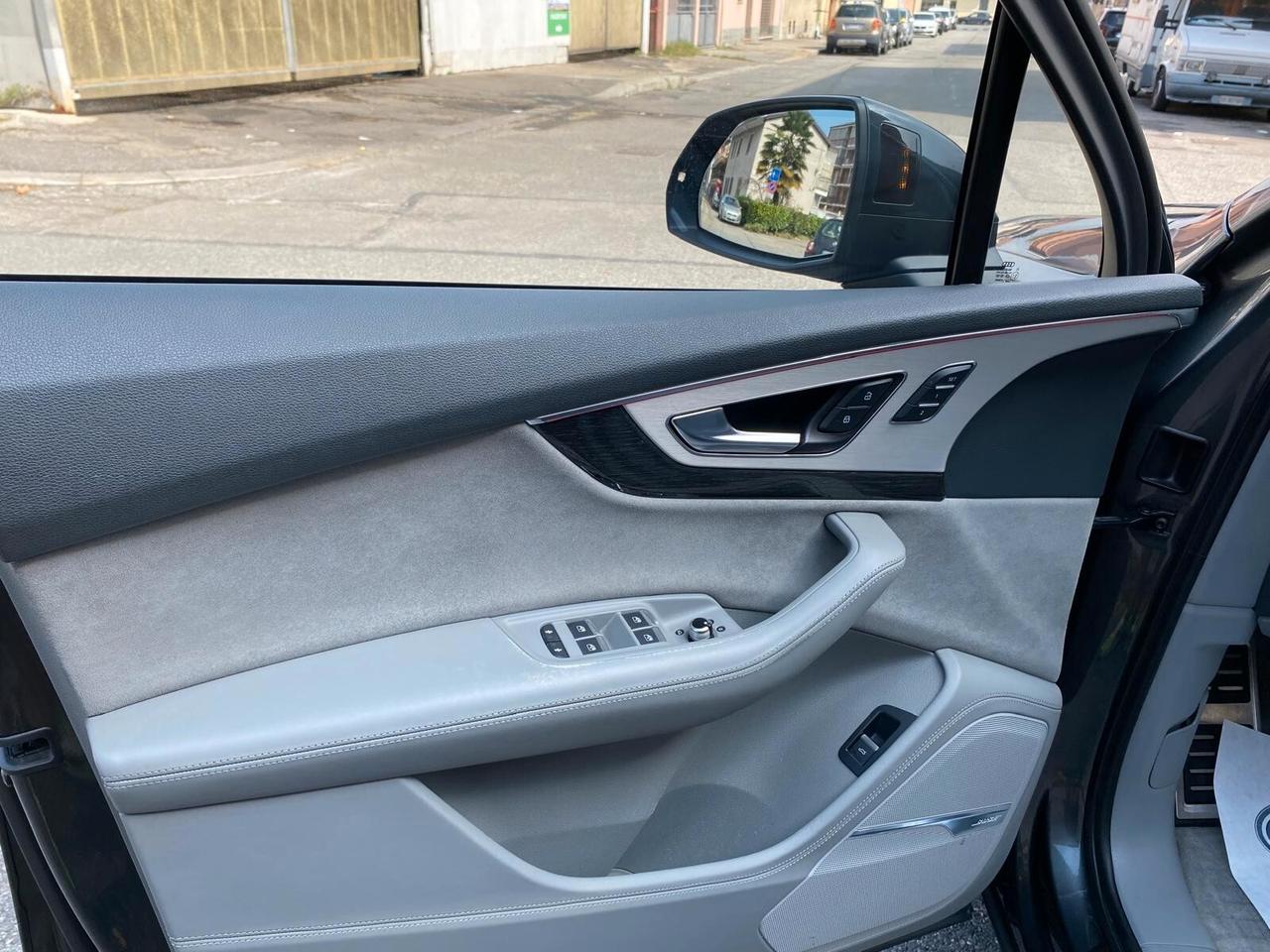 Audi Q7 SQ7 4.0 V8 TDI quattro tiptronic Business Plus