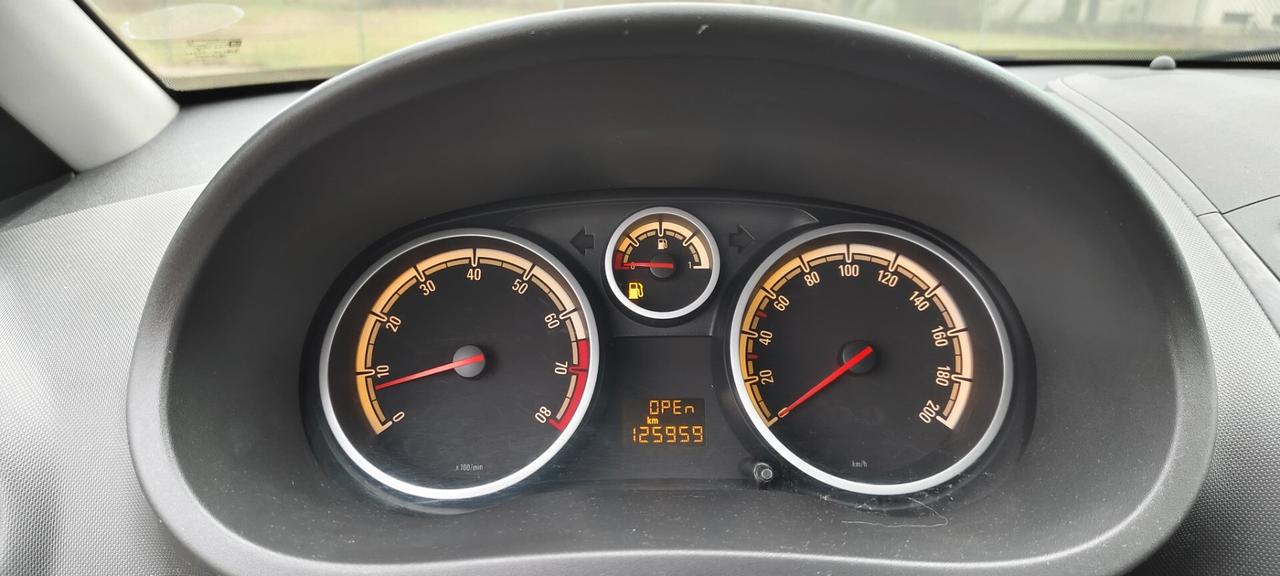 Opel Corsa 1.2 3 porte b-color