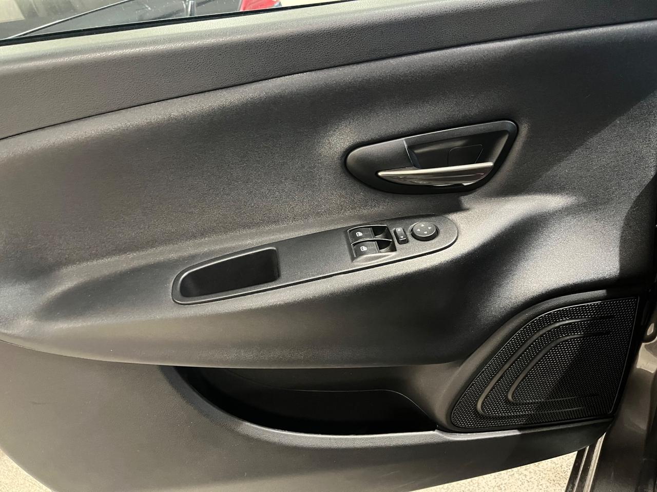 Lancia Ypsilon 1.2 69 CV 5 porte Black and Noir