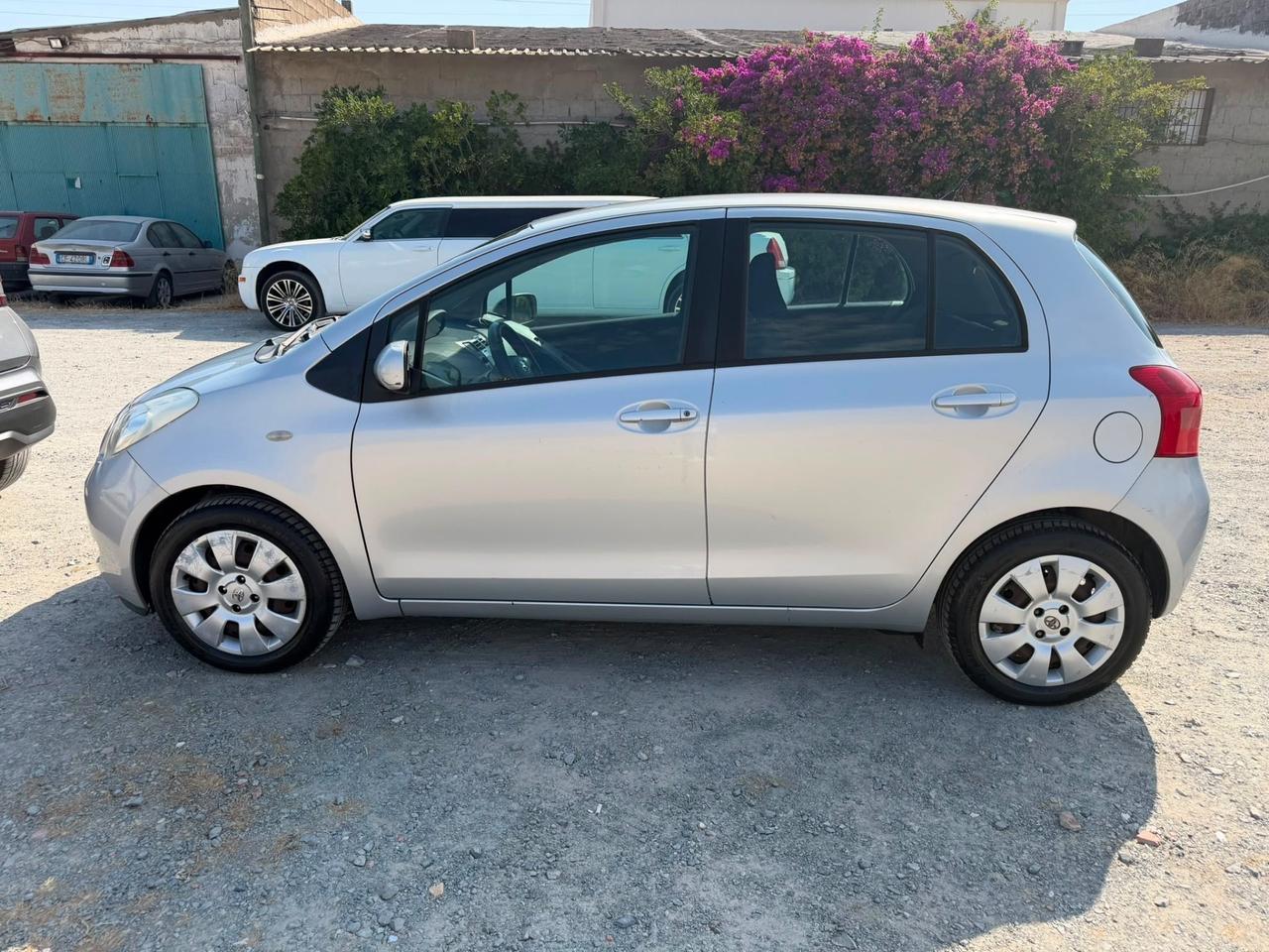 Toyota Yaris Benzina-5 Porte- Neopatentati- Clima