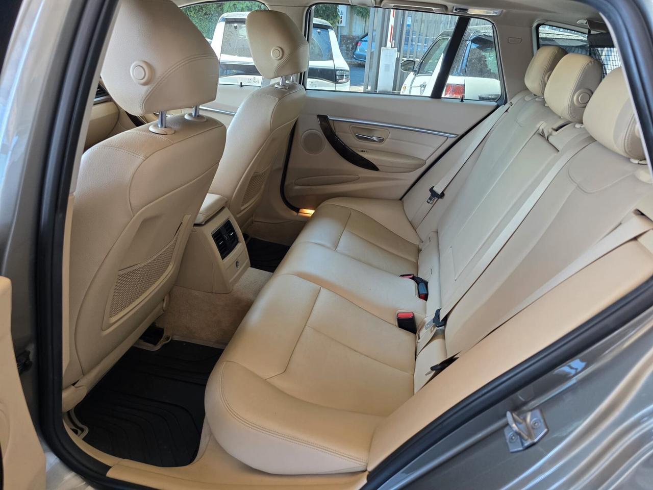 Bmw 320 320d xDrive Touring Luxury