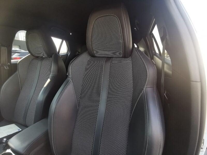 Peugeot 2008 Hybrid 136 e-DCS6 GT auto
