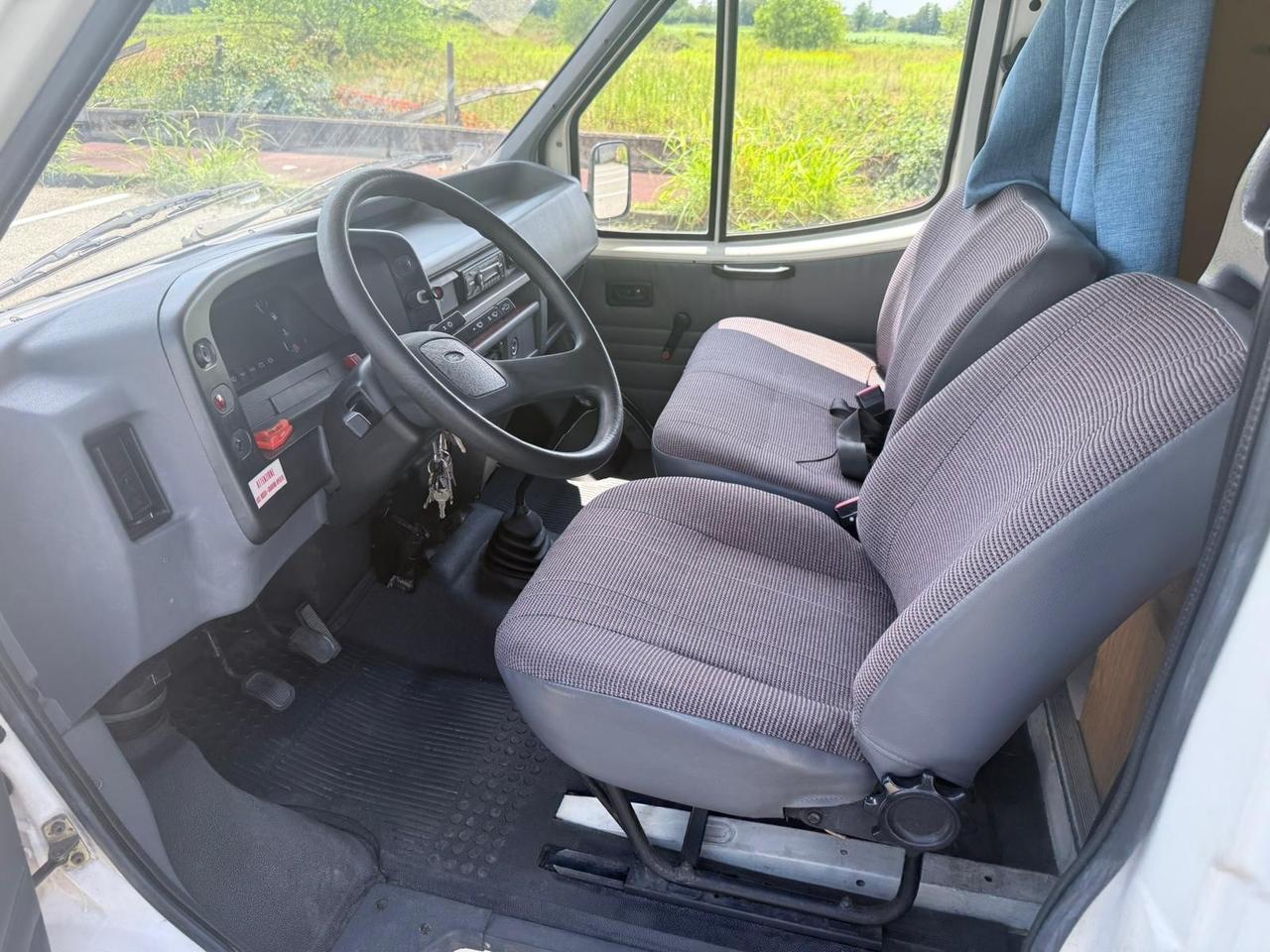 Ford Transit 150 2.5 TD