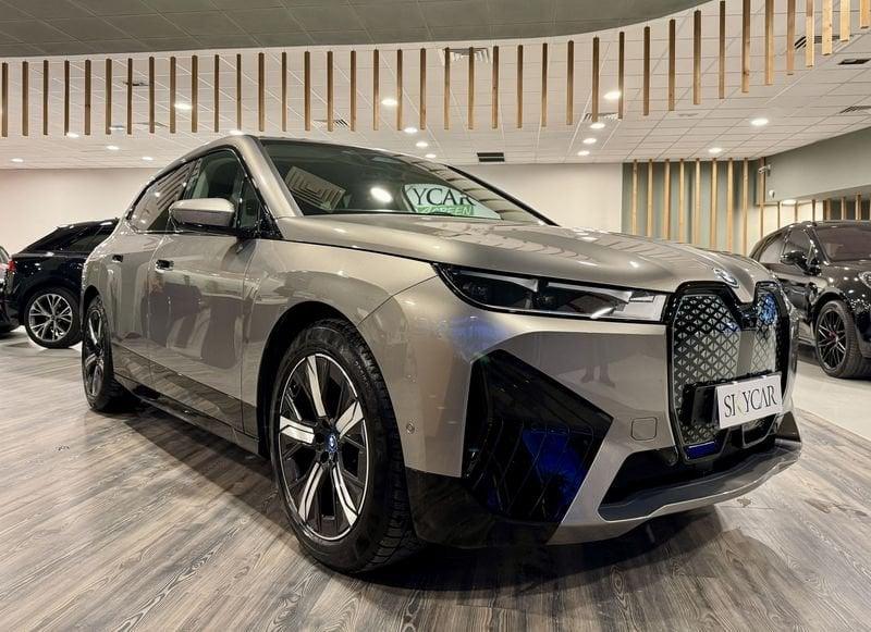 BMW iX iX xDrive40 Pacchetto Sportivo