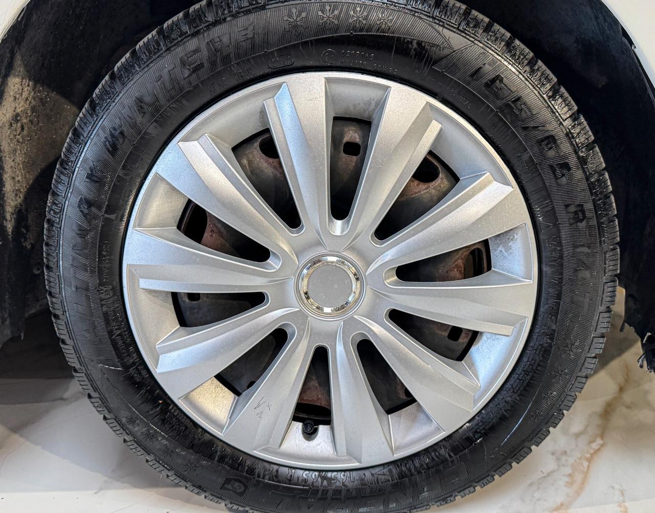 VOLKSWAGEN Polo 5 serie - 2013