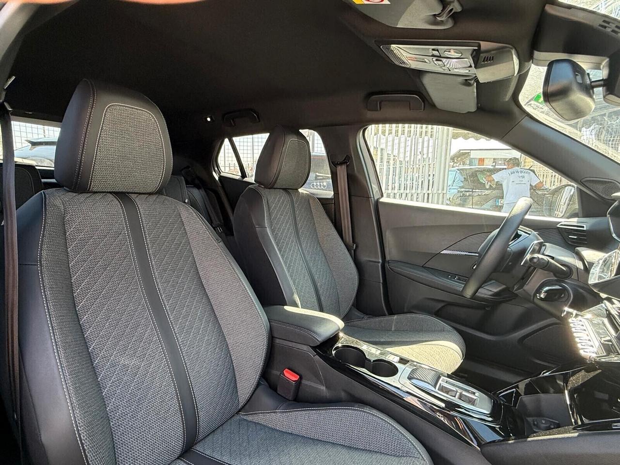PEUGEOT 2008 2025 AUTOMATICA 130CV ALLURE 18000 KM