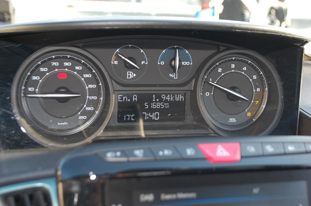 Lancia Ypsilon 1.0 firefly 70CV hybrid Gold Plus S&S Uff Italy USB