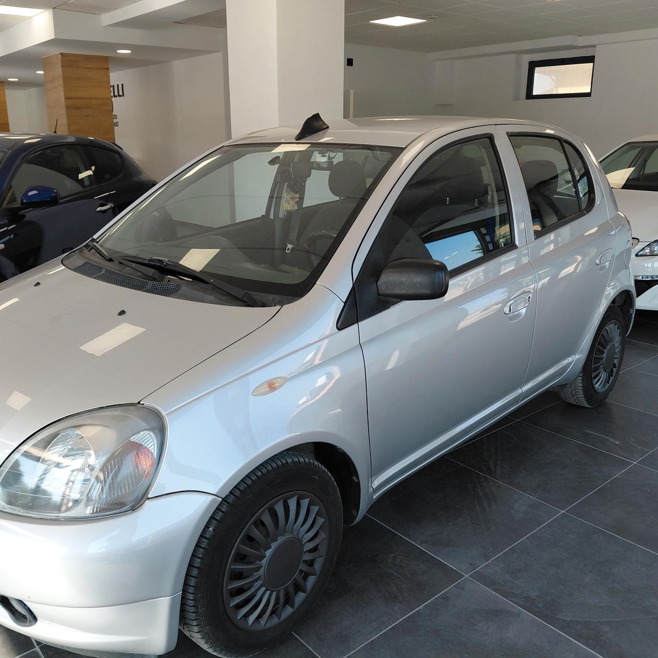 TOYOTA YARIS ANNO 2001 BZ 1.0 ADATTA NEOPATENTATI KM 220 MILA