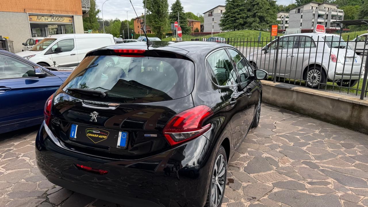 Peugeot 208 PureTech 82 5 porte Allure NAVI CAMERA