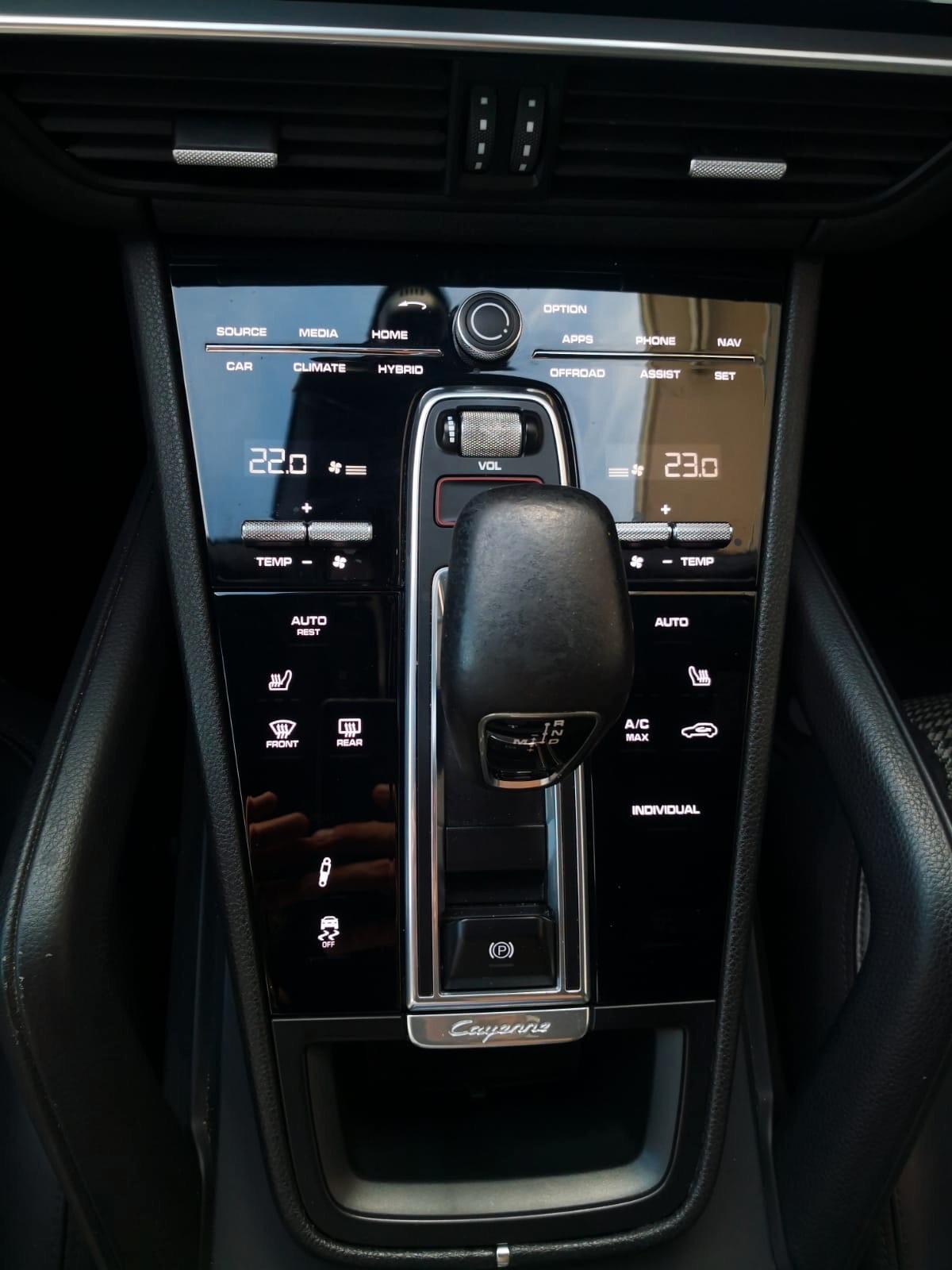Porsche Cayenne Coupé 3.0 V6 E-Hybrid *PACCHETTO SPORT LEGGERO*RUOTE POST. STERZANTI*