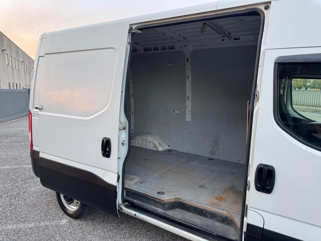 Iveco Daily 35s15 2.3 HPT 146cv L2H2