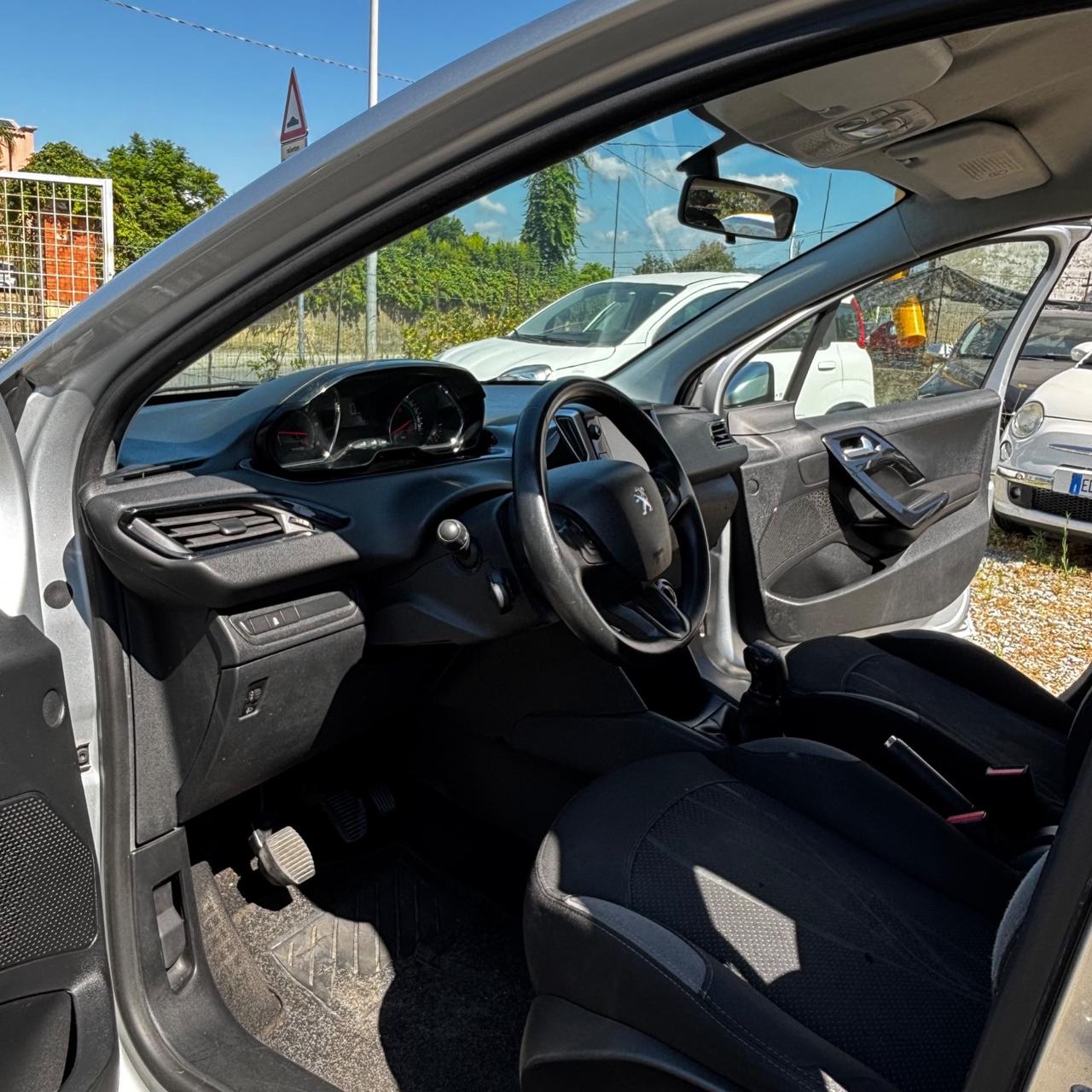 Peugeot 208 1.4 HDi 68 CV 5 porte Allure