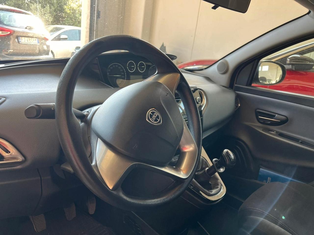 Lancia Ypsilon 1.2 69 CV 5 porte Gold
