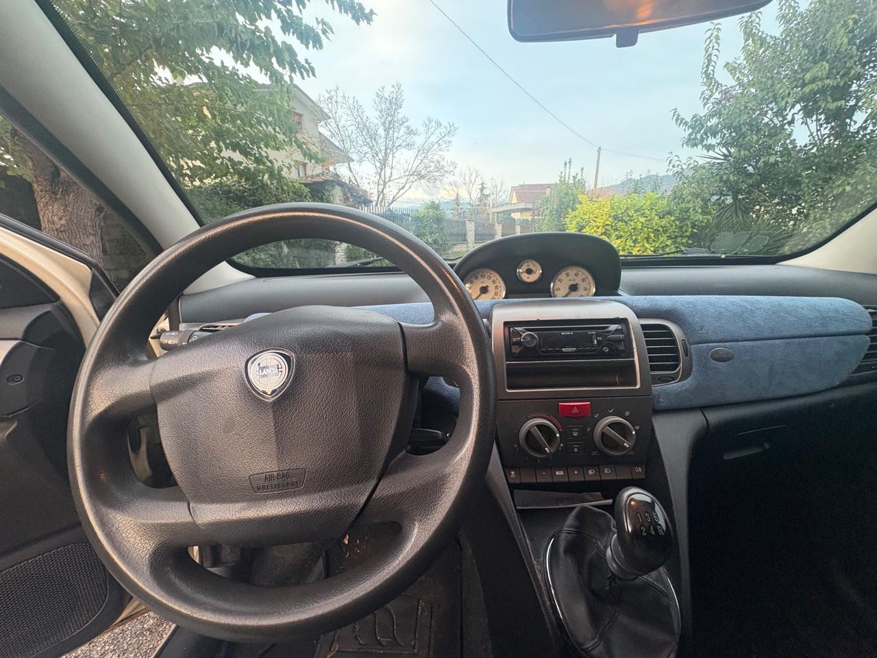 Lancia Ypsilon 1.2 FIRE