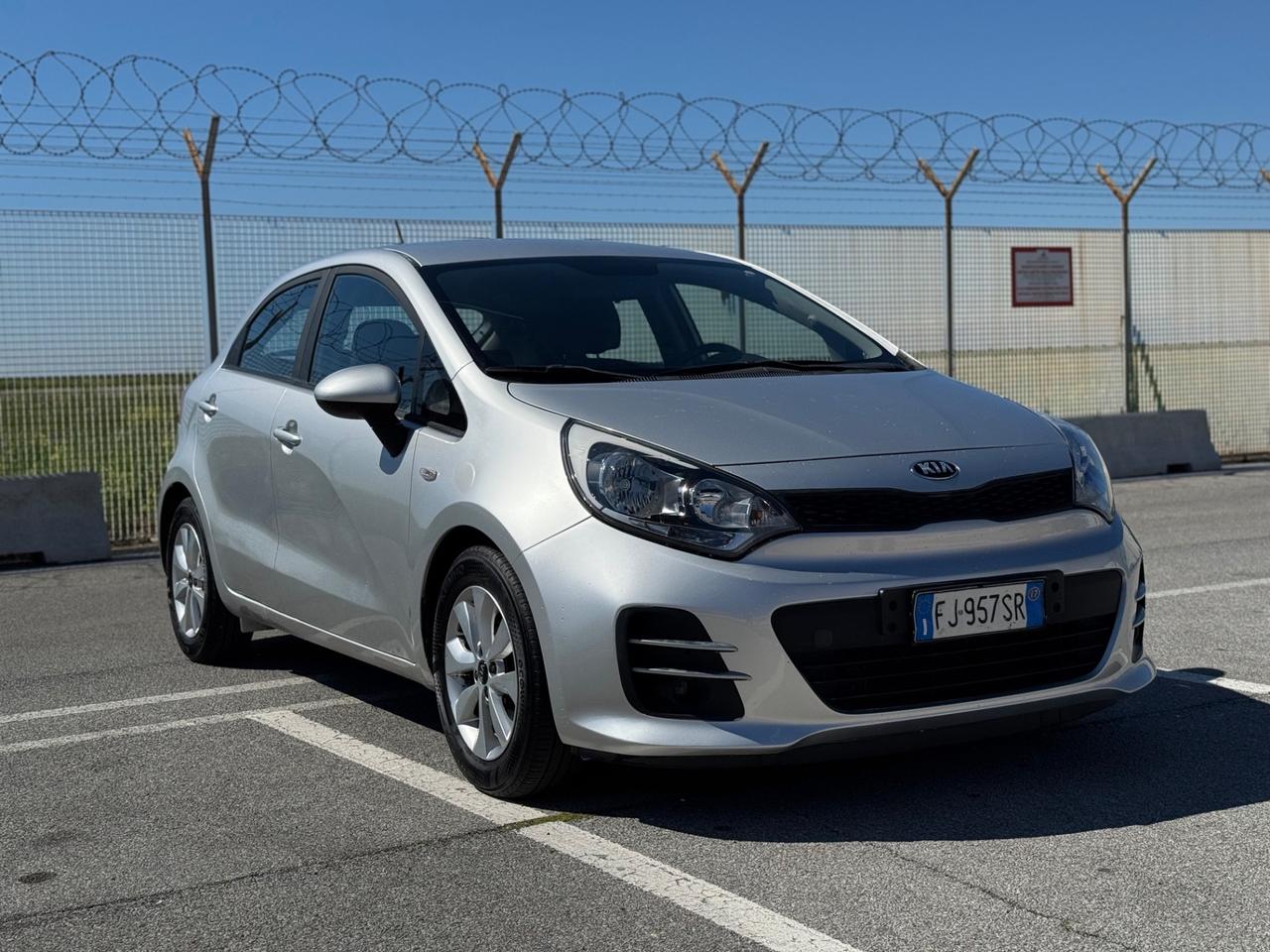 KIA RIO 1.2 BENZINA NEO PATENTATI 2017 1 PRO 12 MESI DI GARANZIA