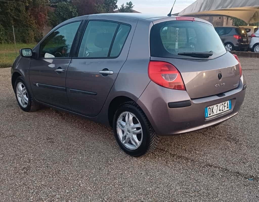 Renault Clio 1.2 16V 5 porte Le Iene