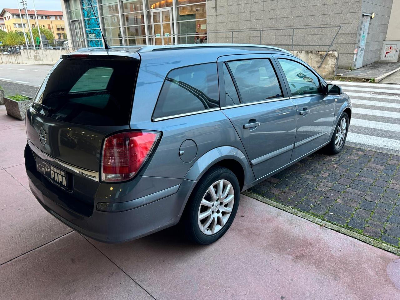 Opel Astra 1.6 16V Twinport 5 porte Cosmo