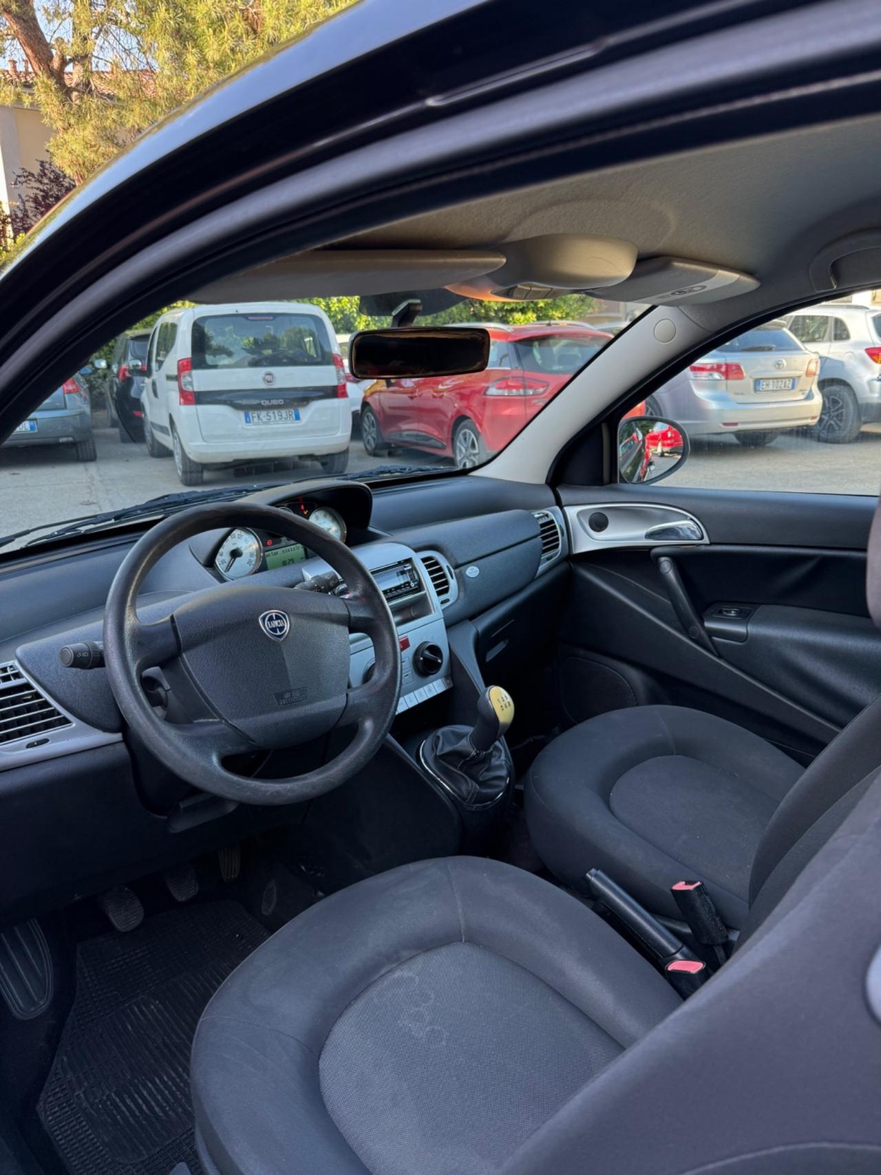Lancia Ypsilon 1.3 MJT 75 CV Platinum