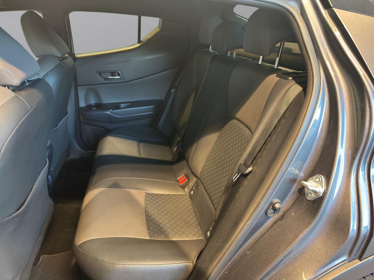 Toyota C-HR 1.8h Lounge e-cvt