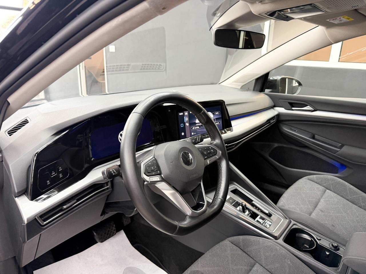 Volkswagen Golf 8 2.0 TDI 150CV DSG