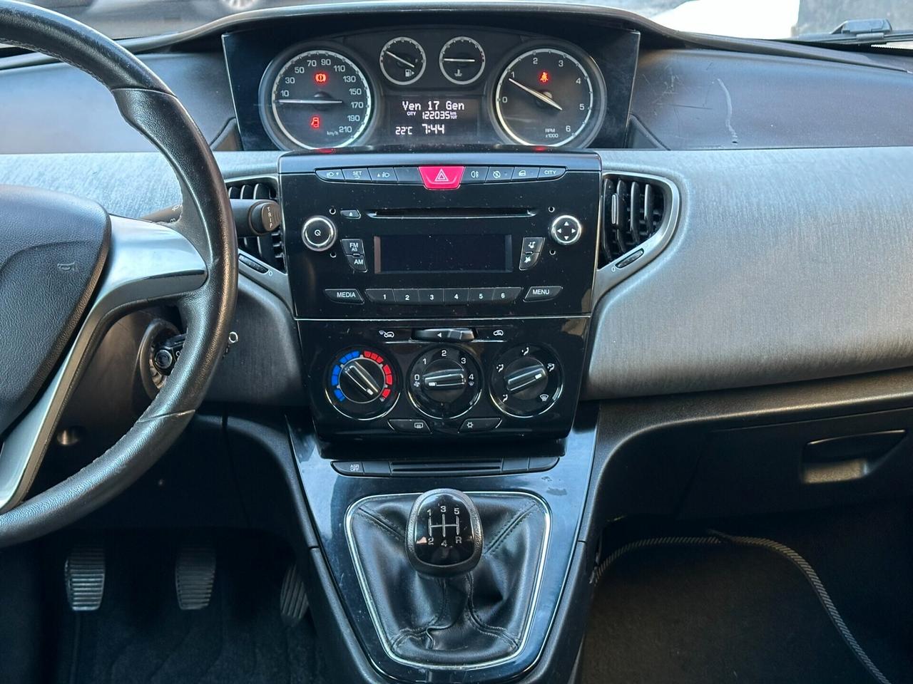 Lancia Ypsilon 1.3 MJT 16V 95 CV 5 OK neopatentati