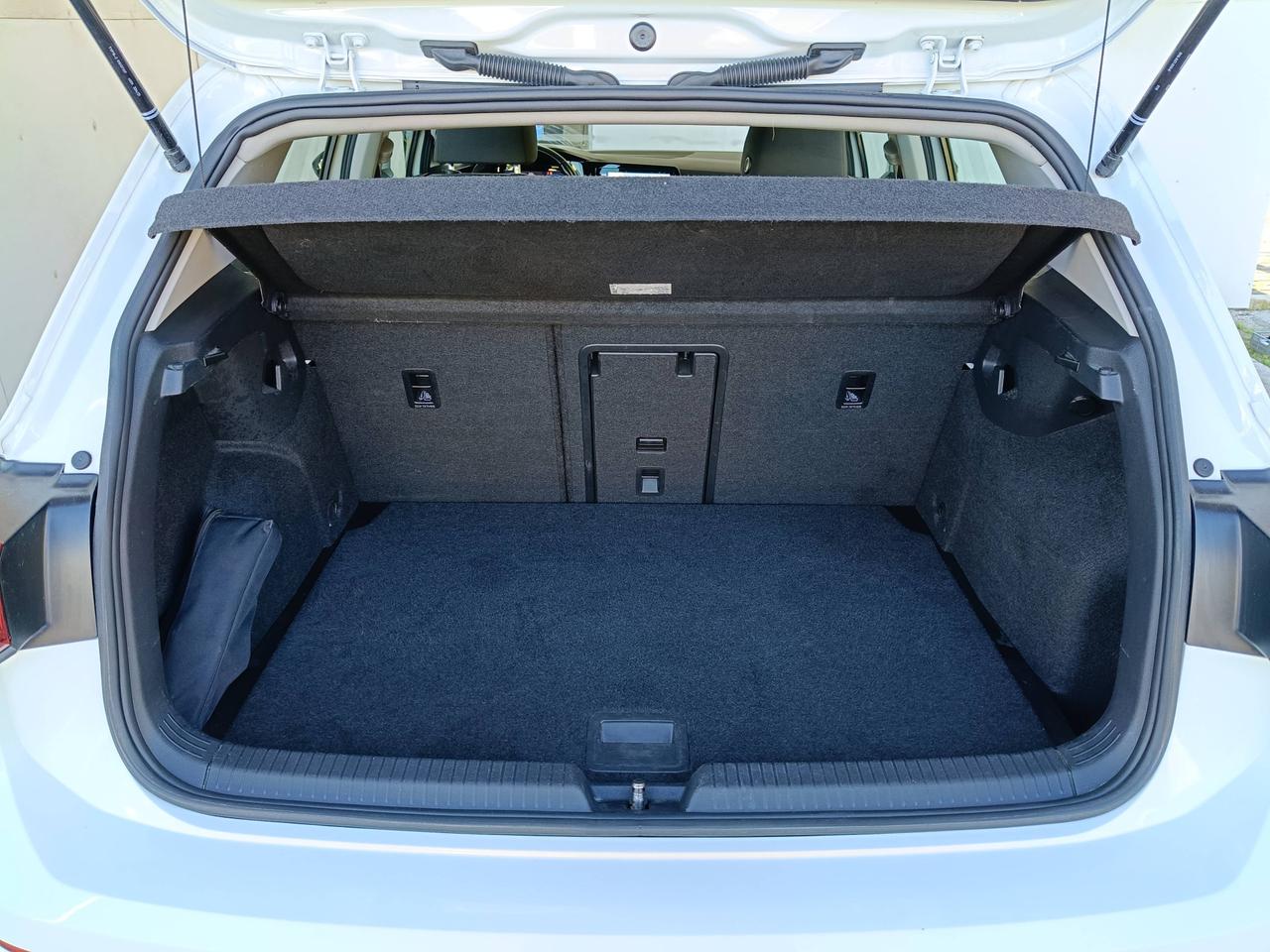 VOLKSWAGEN Golf VIII 2020 - Golf 1.5 tgi Life 130cv dsg