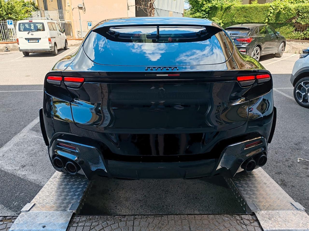 Ferrari Purosangue V12 DCT 4WD*Pano*Black