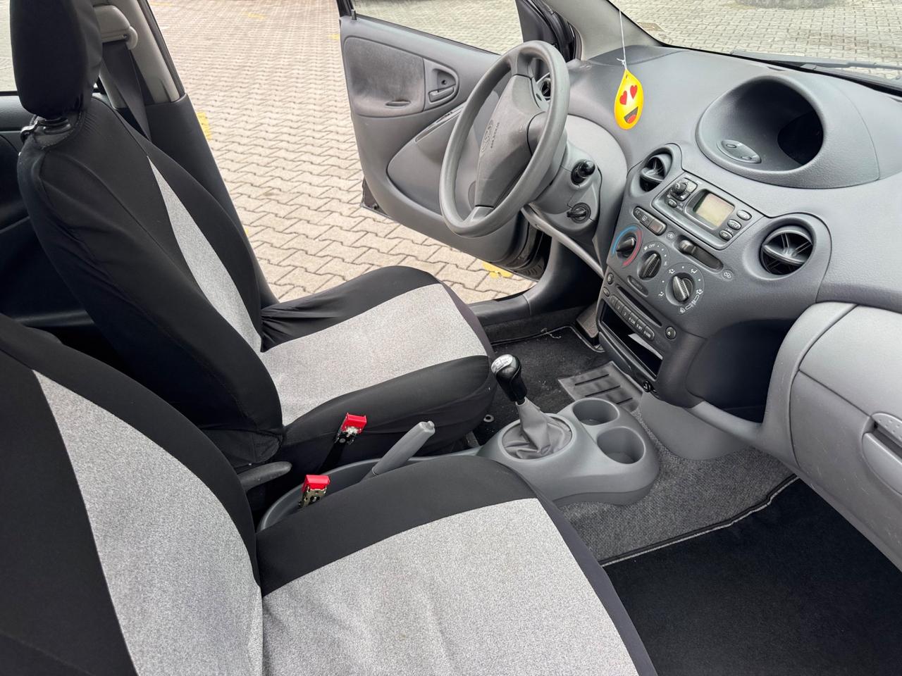 Toyota Yaris 1.0i 16V cat neopatentati 120000km