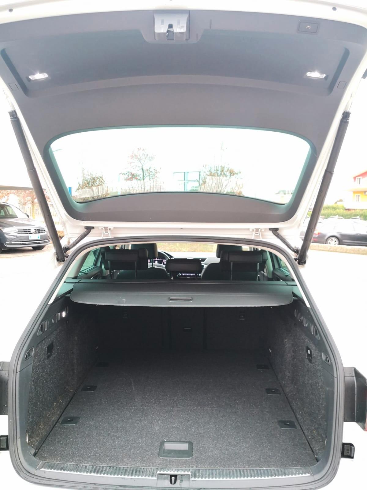 Skoda Superb 2.0 TDI 190 CV SCR DSG 4x4 Wagon Scout