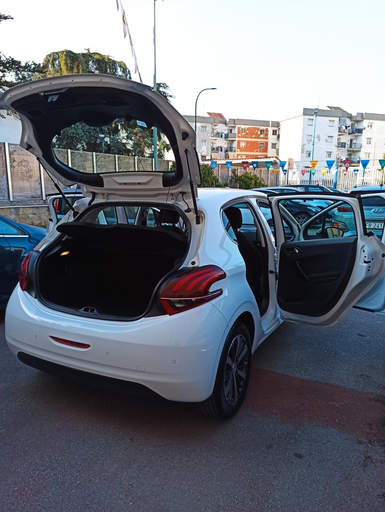 Peugeot 208 1.6 BlueHDi 75 cv 5 porte Allure